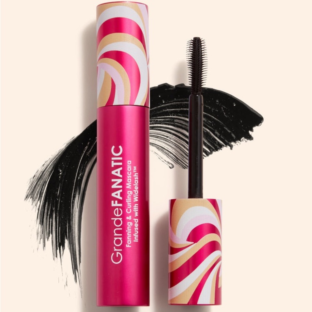 GrandeFANATIC Fanning & Curling Mascara infused with Widelash™